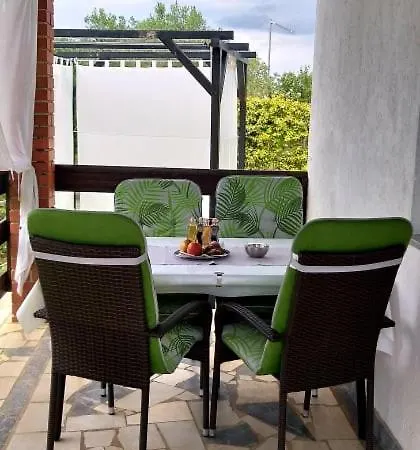 Ulika L Private Olive Grov, Pets & Jacuzzi For Two Semesterbostad *
