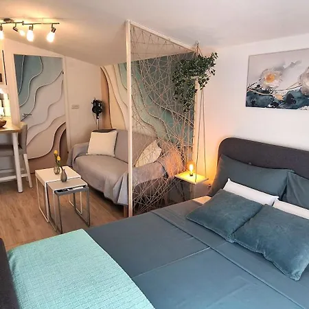 Ulika L Private Olive Grov, Pets & Jacuzzi For Two Semesterbostad