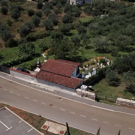 Ulika L Private Olive Grov, Pets & Jacuzzi For Two