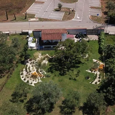 Ulika L Private Olive Grov, Pets & Jacuzzi For Two
